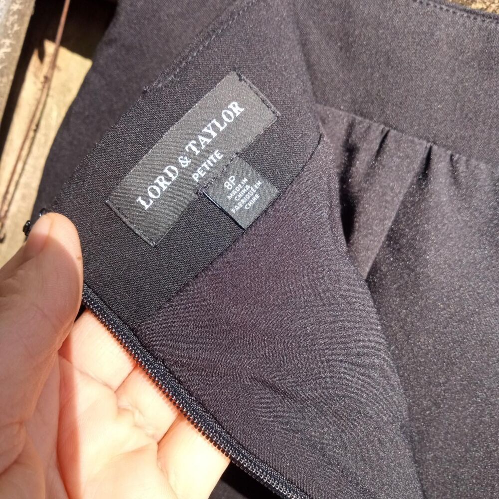 Lord and Taylor classic gray short skirt. Size 8P